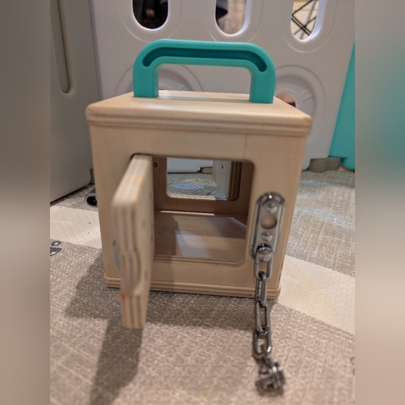 Lovery Lockbox. - Picture 3 of 8